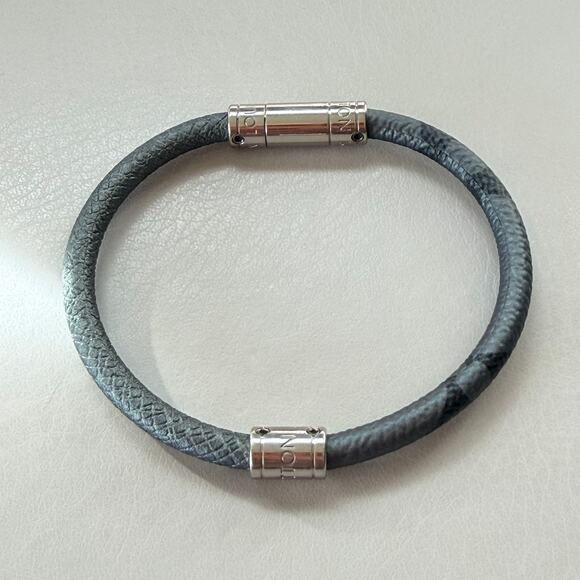 MINT Louis Vuitton Mens Grey Leather Silver Monogram Split Bracelet - Picture 3 of 9